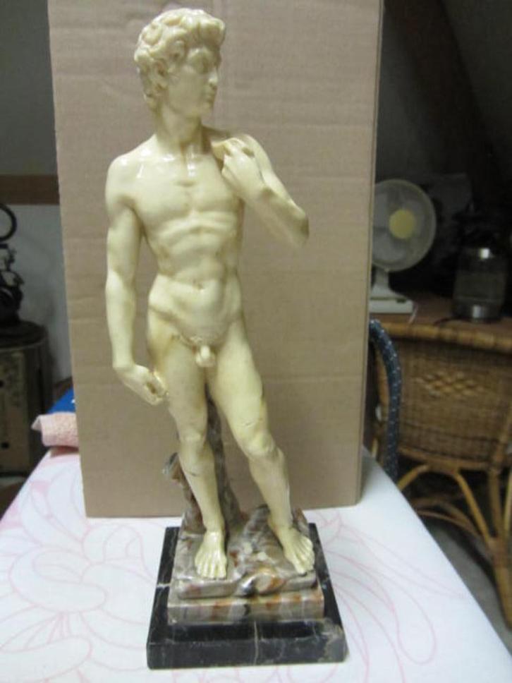 David beeld op marmeren voet, Verzamelen, Beelden en Beeldjes, Zo goed als nieuw, Mens, Ophalen of Verzenden