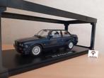 BMW 325i (E30) Donkerblauw metallic van KK Scale 1:18