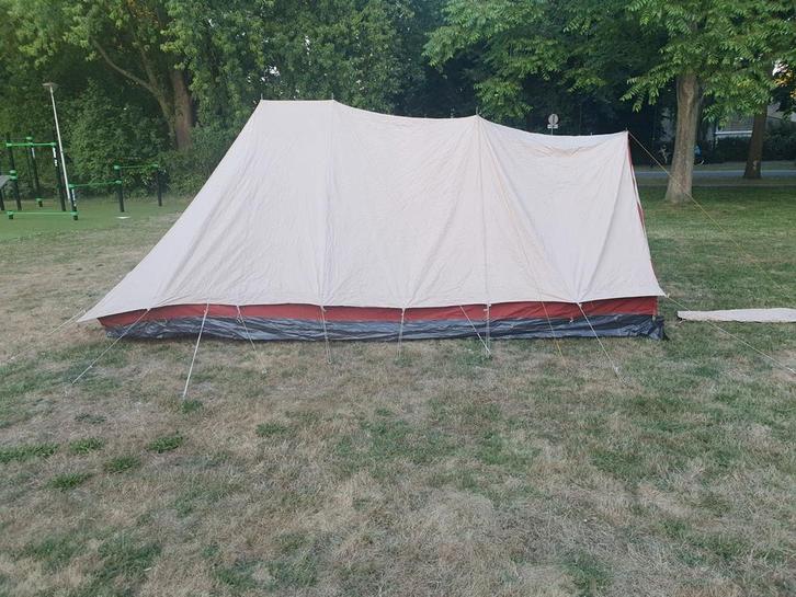 Familitent 4-5 personen, Caravans en Kamperen, Tenten, tot en met 4, Gebruikt, Ophalen