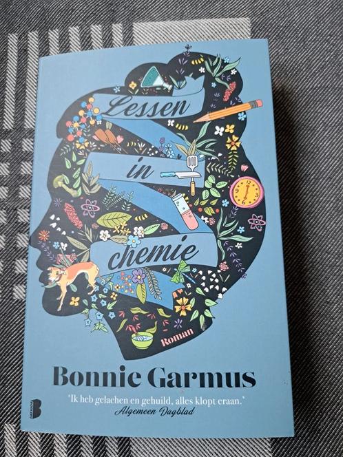 Bonnie Garmus - Lessen in chemie, Boeken, Literatuur, Zo goed als nieuw, Nederland, Ophalen of Verzenden