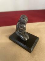 Tinnen beeldje moeder met kind op houten plateau, Antiek en Kunst, Ophalen of Verzenden