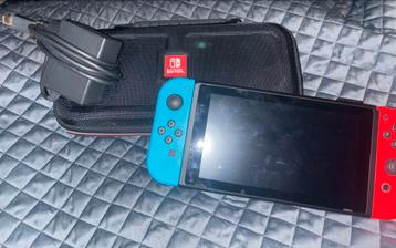 Nintendo switch + controller  beschikbaar voor biedingen