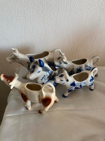 5 Koeien 4 Delfts blauw Melkkannetjes/Plantjes beschikbaar voor biedingen