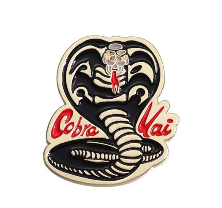 Pracht COBRA KAI : KARATE KID Enamel Pin Broche, Verzamelen, Film en Tv, Nieuw, Foto of Kaart, Verzenden