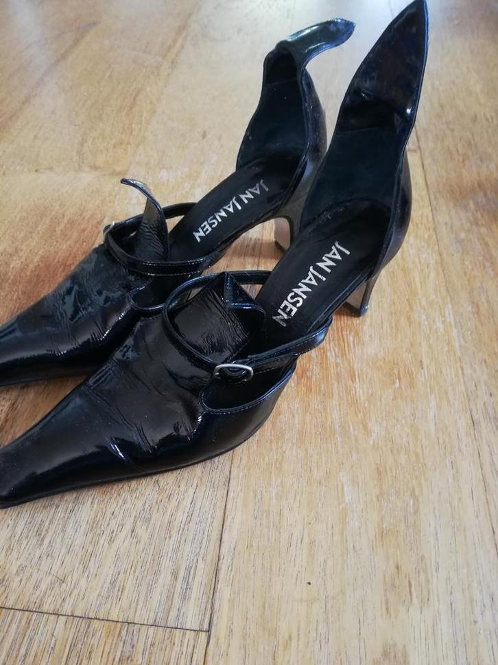 Mooie zwarte lakleren Jan Jansen maat 38,5(=39,5/40), Kleding | Dames, Schoenen, Gedragen, Zwart, Ophalen of Verzenden