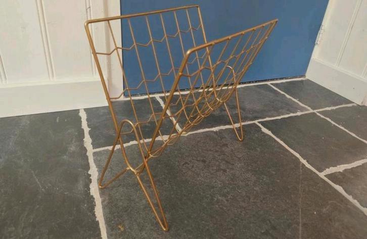 Space Age goudkleurige Lectuurbak, in zeer nette staat!, Huis en Inrichting, Woonaccessoires | Krantenbakken en Lectuurbakken