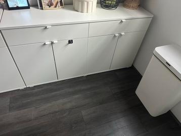 kast met lades en deuren beschikbaar voor biedingen