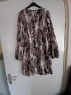 Dames slangenprint jurk mt S/M, Ophalen of Verzenden, Zo goed als nieuw, Bruin, Boven de knie