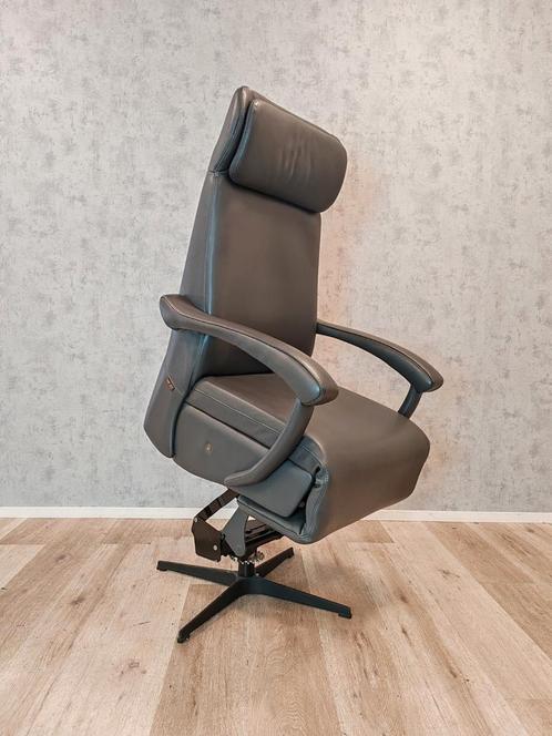 Dat Zit! Leren sta op stoel relax fauteuil op accu zgan, Huis en Inrichting, Fauteuils, Zo goed als nieuw, Leer, Metaal, 50 tot 75 cm