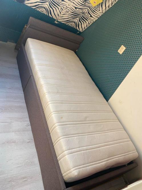 Boxspring 1 persoons met nieuw Auping matras, Huis en Inrichting, Slaapkamer | Bedden, Zo goed als nieuw, Eenpersoons, 90 cm, 200 cm