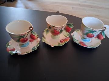 Franz collection Porcelain kop en schotel puntgaaf.  beschikbaar voor biedingen