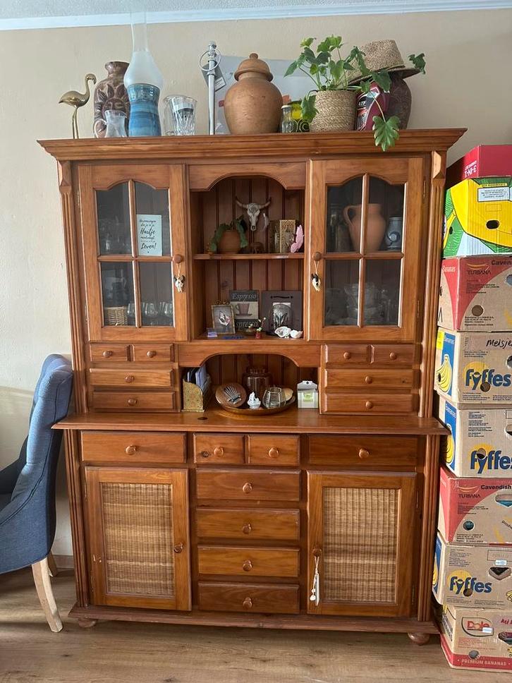 Houten buffetkast met rotan deuren en veel opbergruimte, Huis en Inrichting, Kasten | Buffetkasten, Zo goed als nieuw, 200 cm of meer
