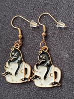 Oorbellen met kat in kopje, Overige materialen, Hangers, Nieuw, Ophalen of Verzenden