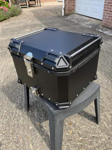 Topkoffer 50 ltr (nieuw) beschikbaar voor biedingen