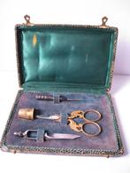 ANTIEKE NAAI GARNITUUR IN ORIGINEEL DOOSJE ca 1900, Antiek en Kunst, Verzenden