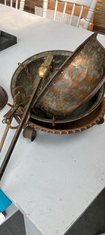 Koperen weeg- schalen set beschikbaar voor biedingen