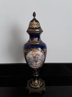 Antieke Sevres dekselvaas met koper montuur en decor, Verzenden