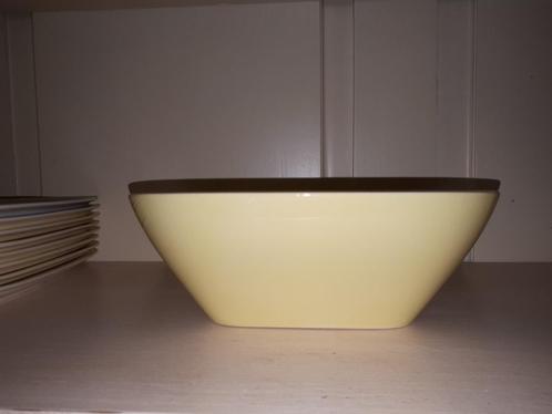 Pastel diepe rechthoekige schaal geel (Regout), Antiek en Kunst, Antiek | Servies los, Ophalen of Verzenden