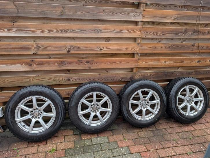 Lichtmetalen velgen met winterbanden Hyundai ix35 5x114,3, Auto-onderdelen, Banden en Velgen, Velg(en), Winterbanden, 16 inch