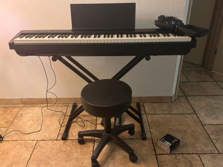 Roland FP-30 digitale piano, compleet met toebehoren, Muziek en Instrumenten, Piano's, Zo goed als nieuw, Piano, Zwart, Digitaal