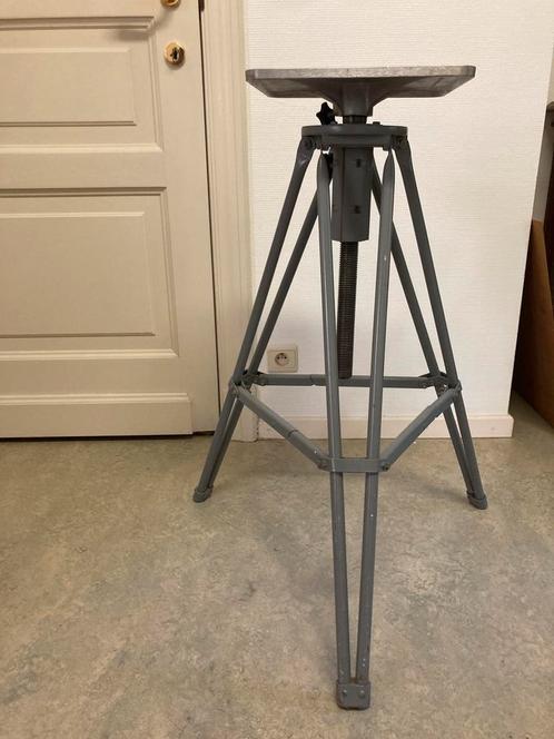 Alec Tiranti kruk, Audio, Tv en Foto, Fotografie | Statieven en Balhoofden, Zo goed als nieuw, Driepoot, Minder dan 150 cm, Ophalen