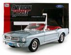 Auto World 1965 Ford Mustang Convertible Silver Smoke Gray, Hobby en Vrije tijd, Modelauto's | 1:18, Ophalen of Verzenden, Zo goed als nieuw