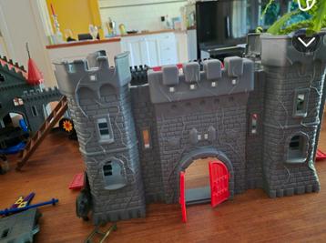 Kasteel met Figuren beschikbaar voor biedingen