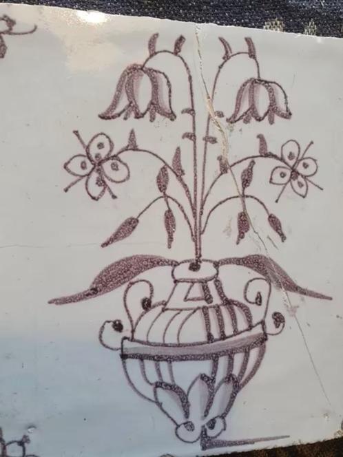 antieke aardewerk tegel uit ca 1800 bloem in een vaas, Antiek en Kunst, Antiek | Wandborden en Tegels, Ophalen