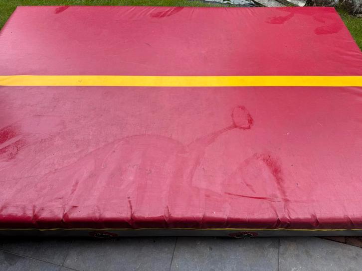 Dikke Valmat / Turnmat / landingsmat, Sport en Fitness, Turnen, Gebruikt, Materiaal, Rood, Ophalen of Verzenden