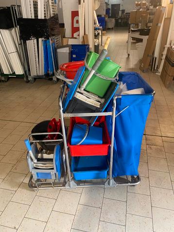 Schoonmaak Trolley met Schoonmaakspullen - Compleet beschikbaar voor biedingen