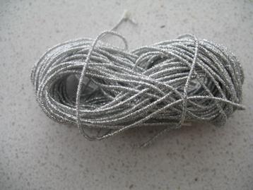 Hobby Koord Wit + Metallic Zilverdraad Klosje 15 m Vintage beschikbaar voor biedingen