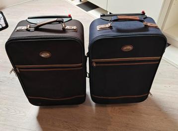 2 Reiskoffers met wieltjes beschikbaar voor biedingen