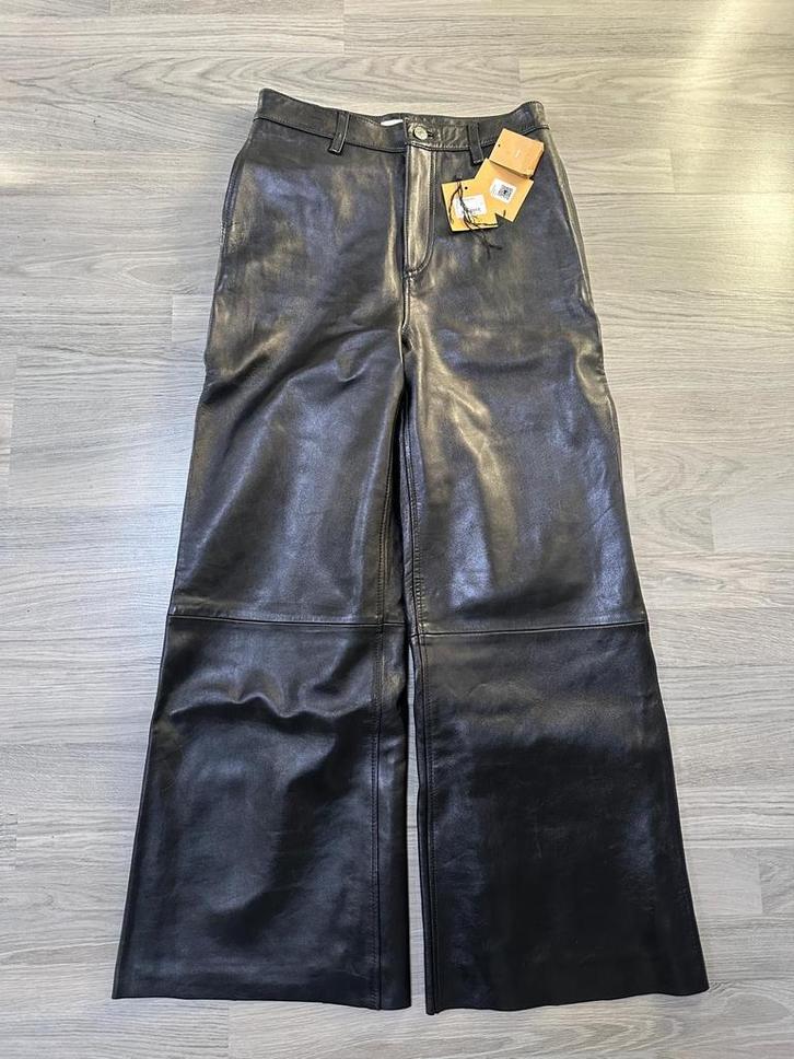 Zwarte leren broek sandro maat 36/S, Kleding | Dames, Broeken en Pantalons, Zo goed als nieuw, Maat 38/40 (M), Zwart, Lang, Ophalen of Verzenden