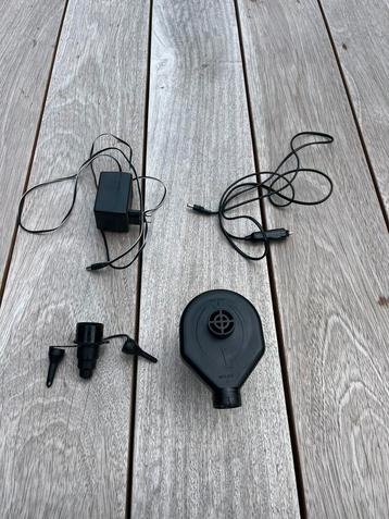 12 en 230 Volt elektrische  pomp beschikbaar voor biedingen