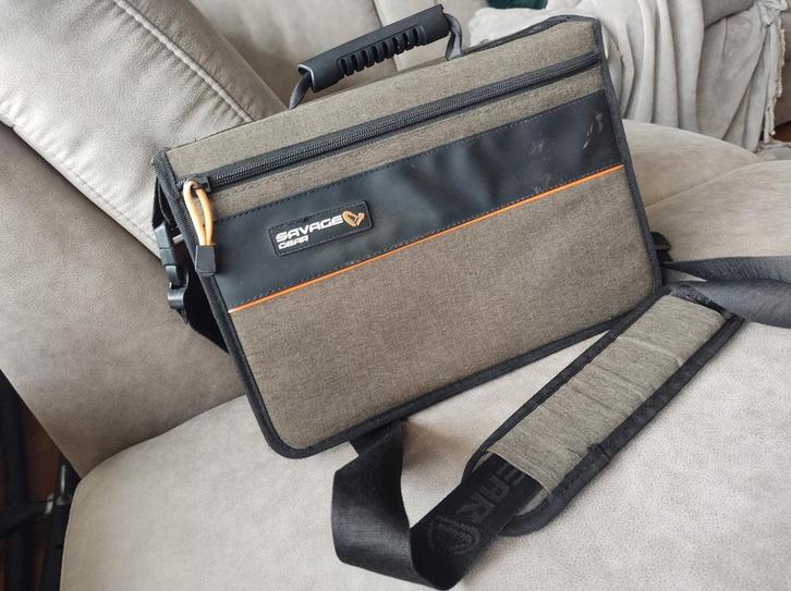 Zeer nette Savage Gear tas, Watersport en Boten, Hengelsport | Roofvissen, Zo goed als nieuw, Overige typen, Ophalen of Verzenden