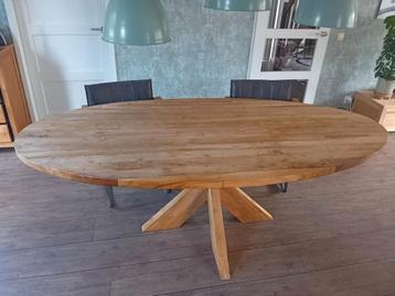 Massief teakhouten ovale eettafel 220 x 110 cm  beschikbaar voor biedingen