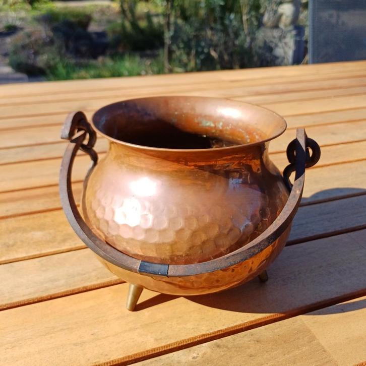 Roodkoperen hangbloempot met pootjes, Tuin en Terras, Bloempotten, Gebruikt, Overige materialen, Binnen, Balkon, Tuin, Minder dan 40 cm