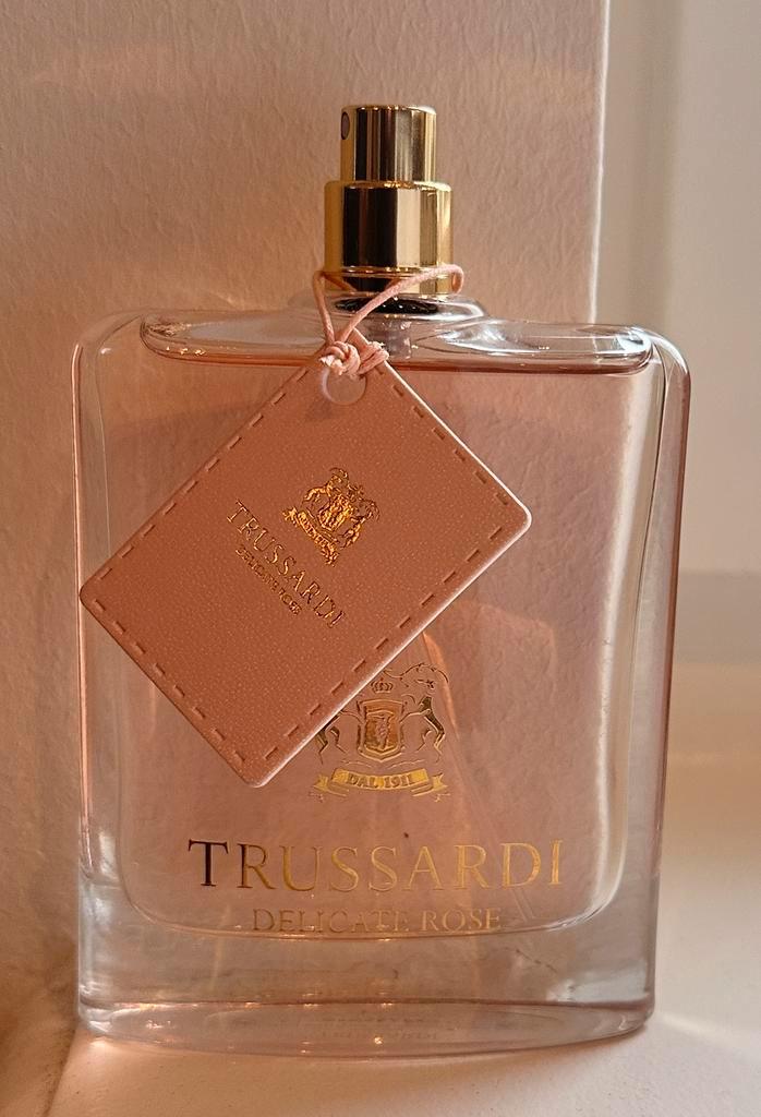 Nieuw van Trussardi: Delicate Rose - 100 ml eau de toilette, Sieraden, Tassen en Uiterlijk, Uiterlijk | Parfum, Nieuw, Ophalen of Verzenden