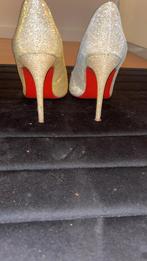 Gouden Pumps met Rode Zool - amper gedragen 41, Kleding | Dames, Schoenen, Pumps, Geel, Ophalen of Verzenden, Gedragen