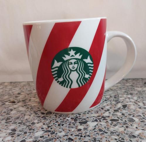 Kerst Christmas Beker mok kop Starbucks 2020 rood wit met oo, Huis en Inrichting, Keuken | Servies, Zo goed als nieuw, Kop(pen) en/of Schotel(s)