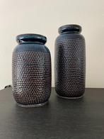Twee blauwe vazen, Blauw, Aardewerk of Porselein, Ophalen of Verzenden, Zo goed als nieuw