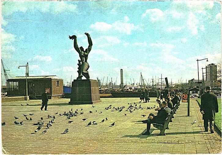 914241 Rotterdam standbeeld Zadkine ZH 1970 Gelopen met post, Verzamelen, Ansichtkaarten | Nederland, Gelopen, Zuid-Holland, 1960 tot 1980