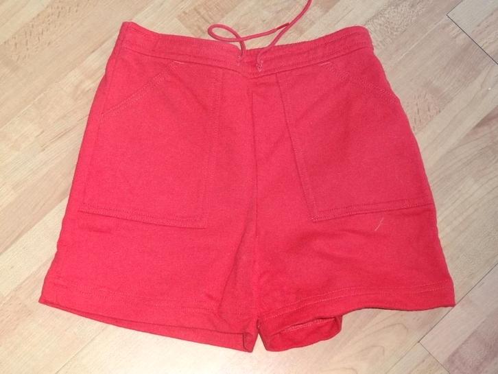 helder rood kort broekje mt 116, Kinderen en Baby's, Kinderkleding | Maat 116, Nieuw, Meisje, Broek, Ophalen of Verzenden