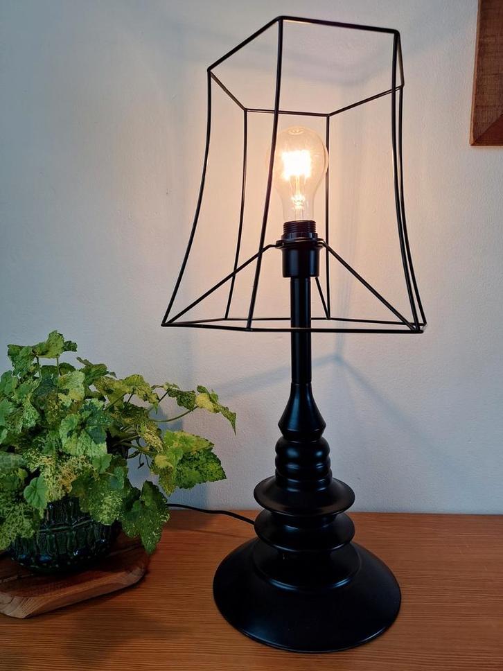 Metalen lamp met open kap,  industrieel met retro tint, Huis en Inrichting, Lampen | Tafellampen, Zo goed als nieuw, 50 tot 75 cm