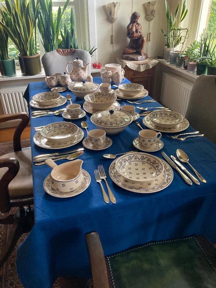 Johnson Brothers Bros Petit Fleur Vintage servies, Antiek en Kunst, Antiek | Servies compleet, Ophalen of Verzenden