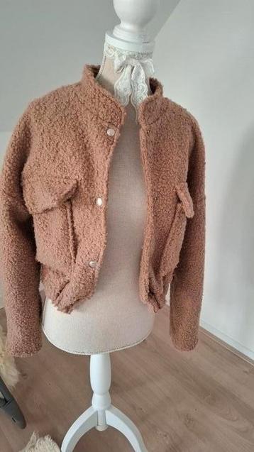 Boucle tussen jas mt s/m beschikbaar voor biedingen