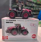 Siku Claas Xerion 5000 Pink Ribbon - Gezocht!, Hobby en Vrije tijd, Ophalen of Verzenden, Groter dan 1:32, Overige merken