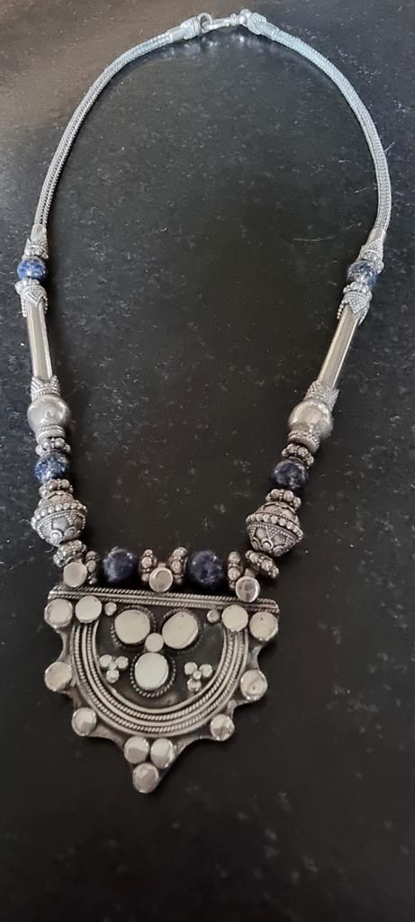 Zilveren vintage ketting met lapis lazulli stenen, Sieraden, Tassen en Uiterlijk, Kettingen, Gebruikt, Zilver, Zilver, Met edelsteen