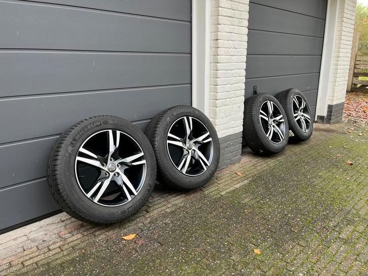 Volvo XC40 18” R-design Michelin winterset 235/55/18, Auto-onderdelen, Banden en Velgen, Banden en Velgen, Winterbanden, 18 inch