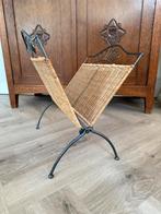 krantenbak, vintage, van riet en gietijzer, Huis en Inrichting, Woonaccessoires | Krantenbakken en Lectuurbakken, Ophalen of Verzenden